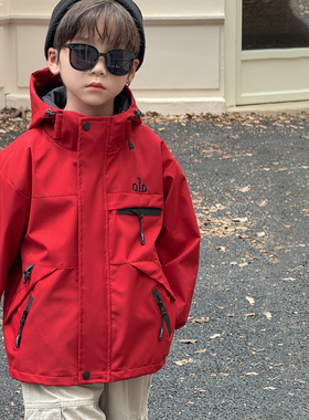 男童春秋外套2025新款韩系alo刺绣连帽红色冲锋衣男孩夹克外套