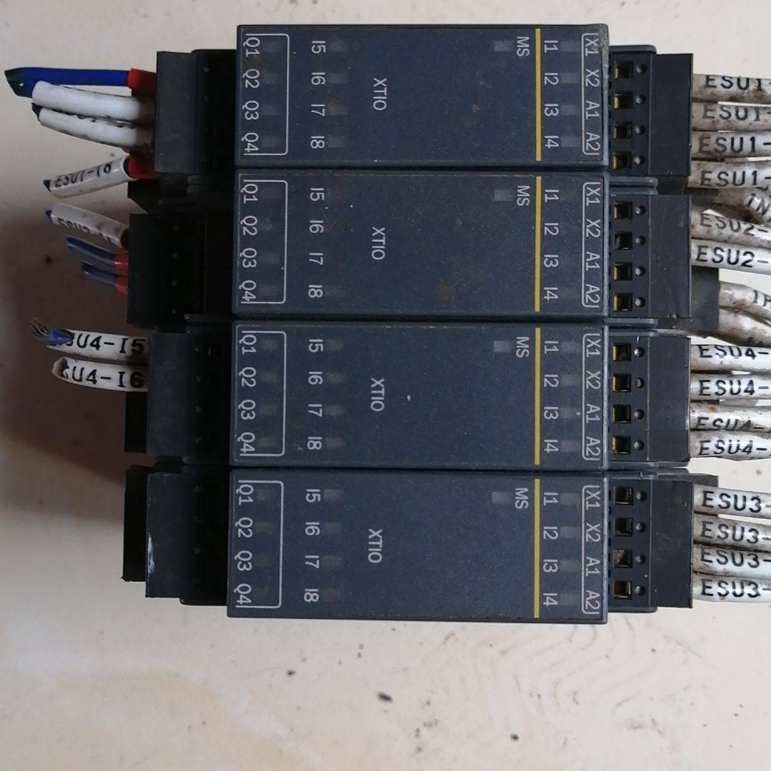 安全继电器 型号WS0-XTIO84202 有4片