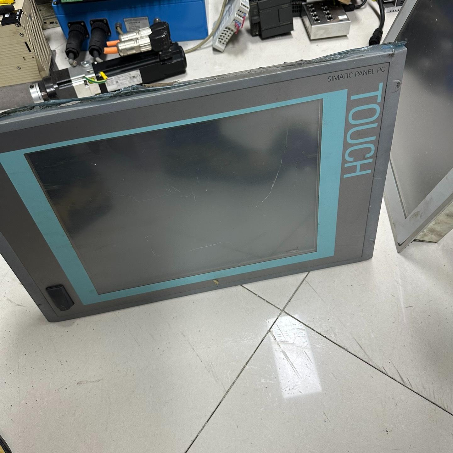 工控屏 PC677B   6AV7872-0CE20-