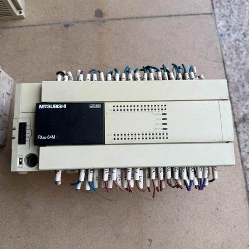 PLC FX3U-64MR