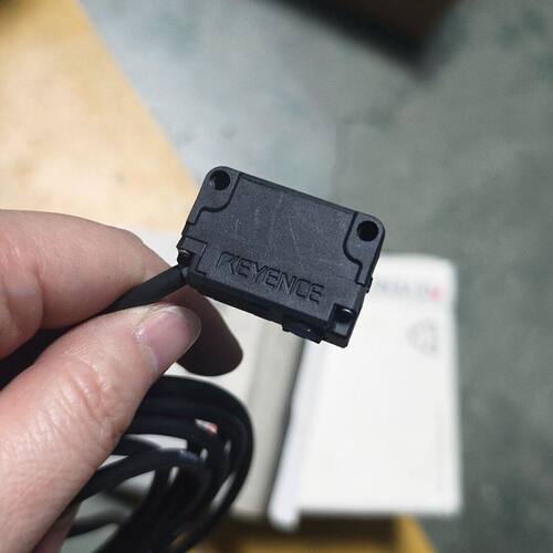 KEYENCE光电传感器PZ-G51T  工作电压