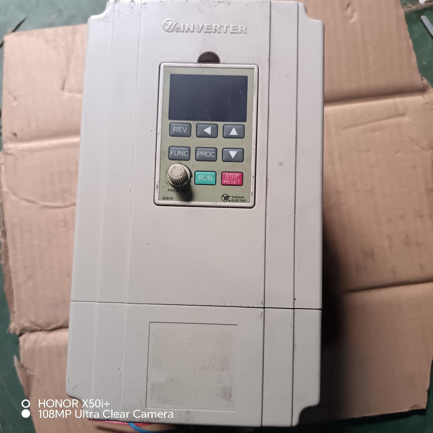 上海禹超变频器:YTB0022Z4T3B(B2B-W1)。2