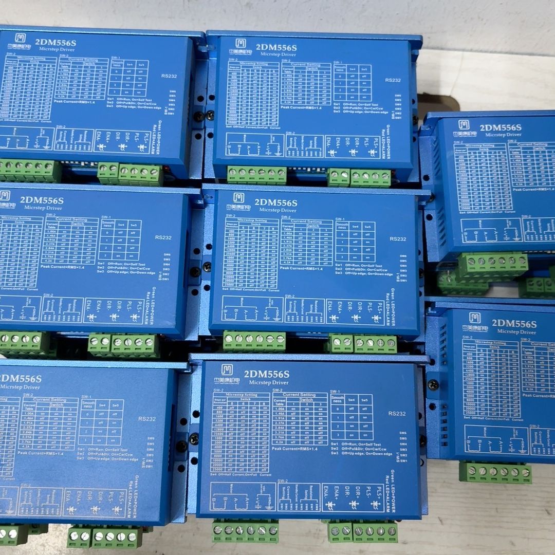 杰美康开环步进驱动器型号：2DM556S。现货18台。正