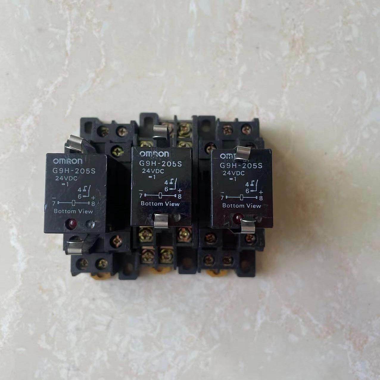 / 继电器 G9H-205S加底座一套 现货