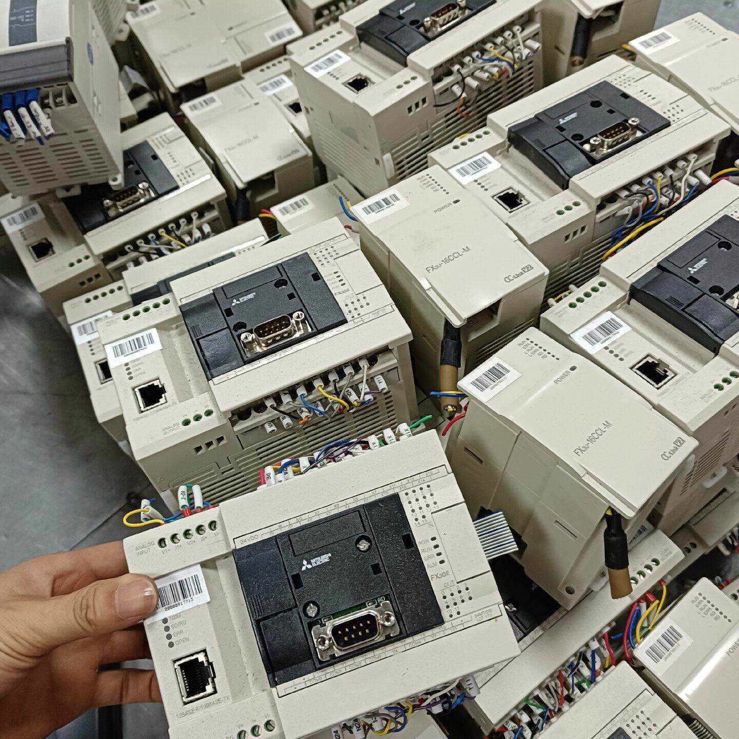 PLC FX3GE-24MT/DS主机  供电2