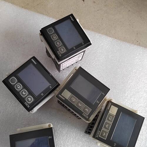 温控继电器E5CN一Q2HBTC 100一240V