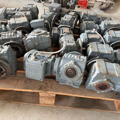德国SEW赛威电机SAF47 DRS71S4 0.37KW
