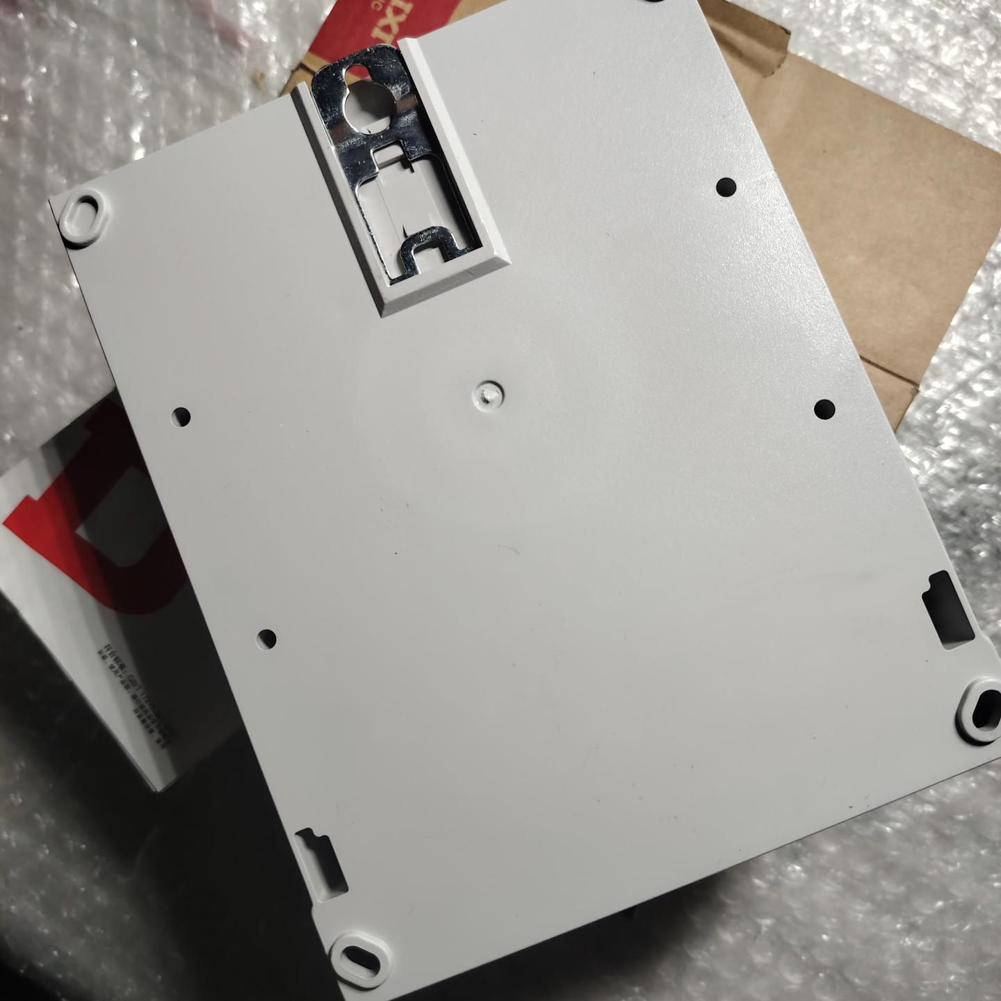 三相四线电子电表 型号DTS606V。电压为3×2