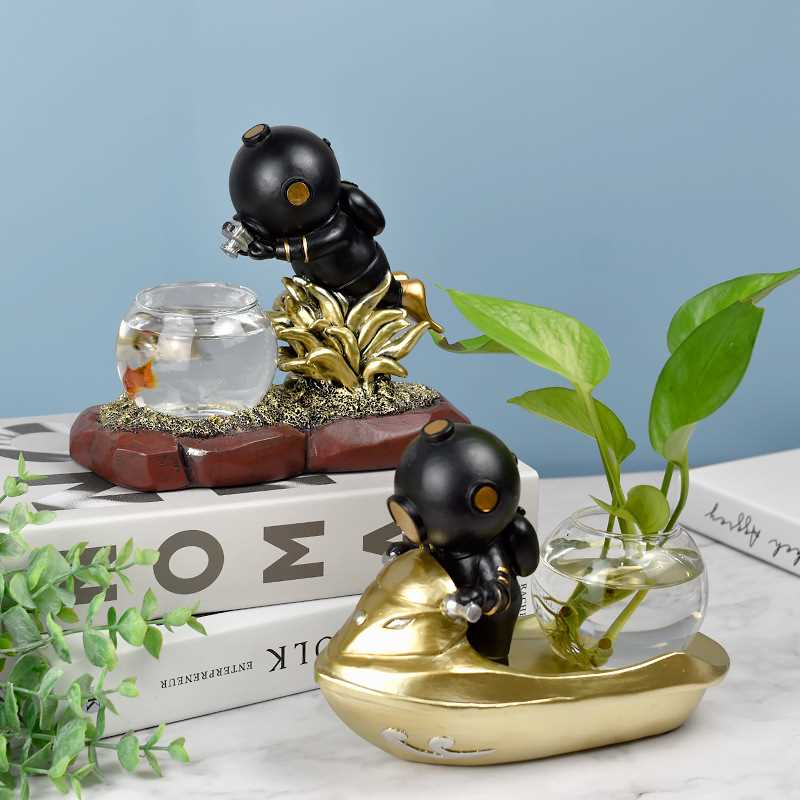 新款直销北欧创意可爱现代宇航员小摆件绿萝水培鱼缸家居办公室桌
