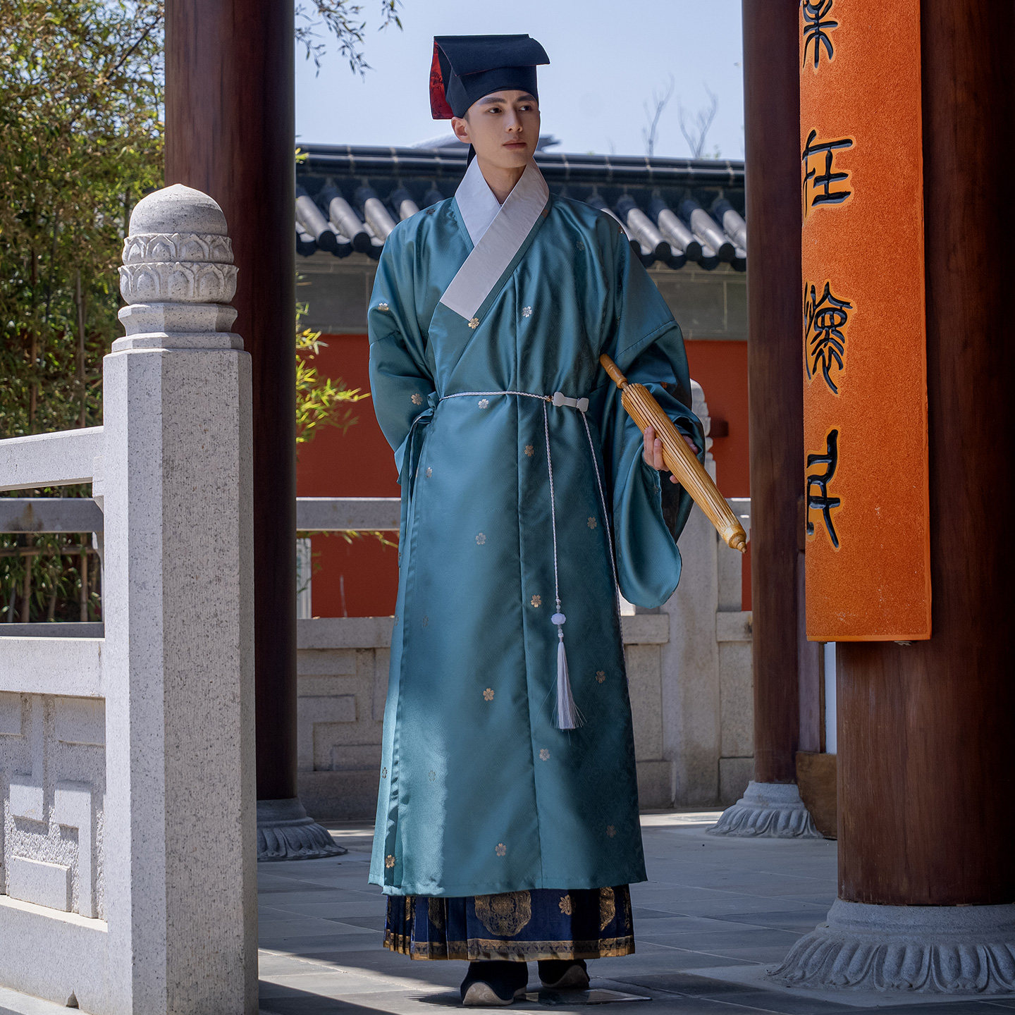 布许明制汉服织金暗纹小花横卧领小袖书生国风道袍春秋日常款演出