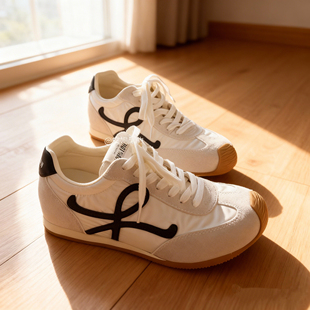 阿甘休闲运动鞋 女2025新爆款 女 真皮内增高德训鞋 安妮黑豹专柜正品