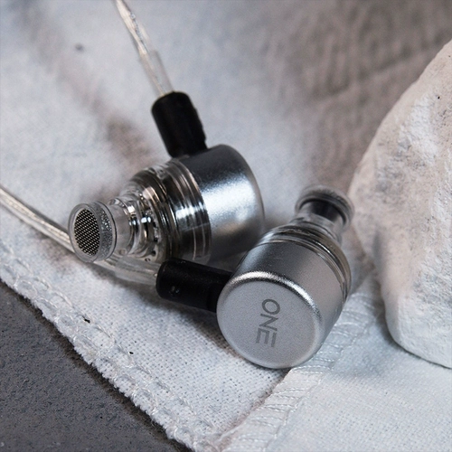 Ангел Джимми один, опциональный с мраком в ушных наушниках