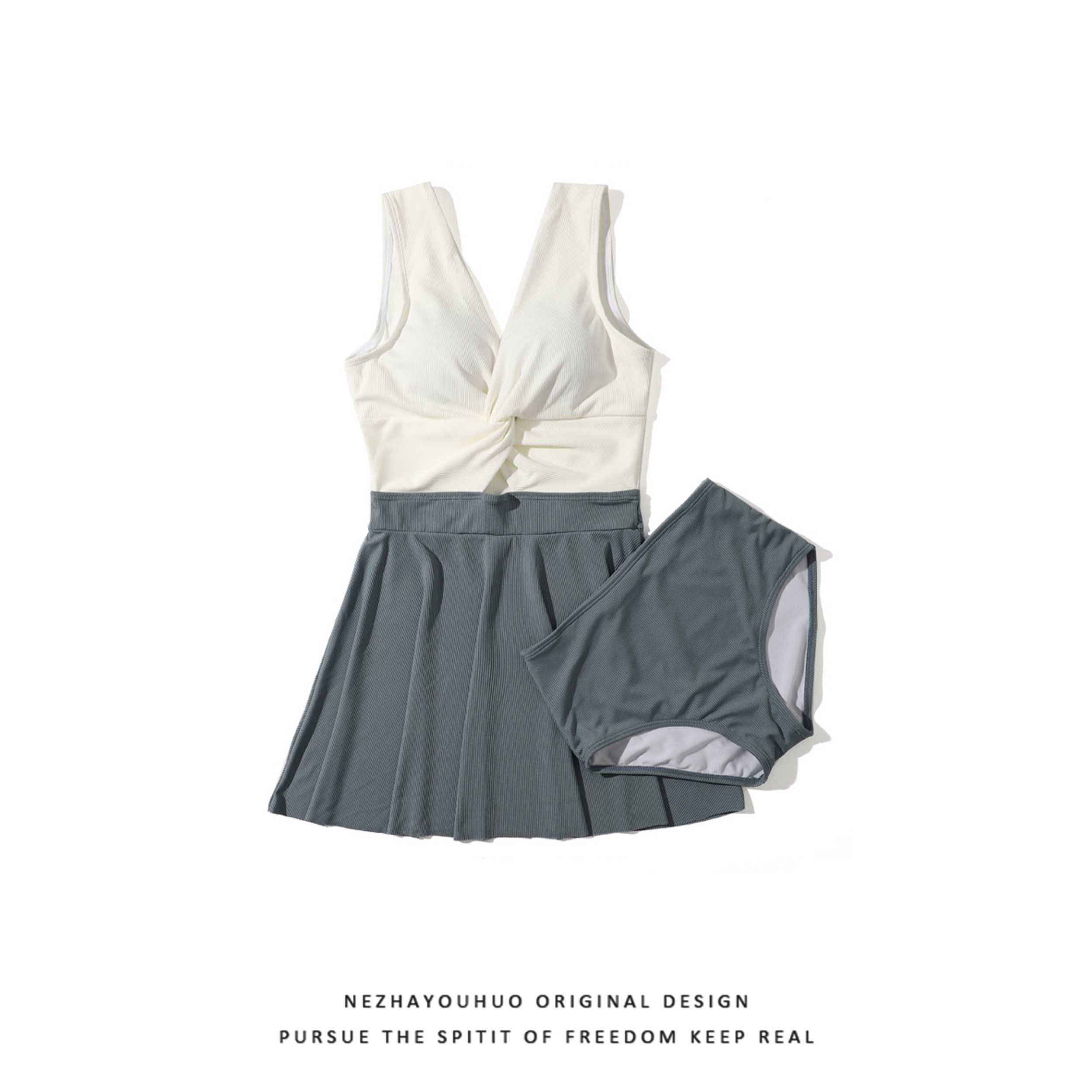 GM泳衣女夏连体裙遮肚保守如厕版平角学生韩国ins小胸显瘦游泳衣