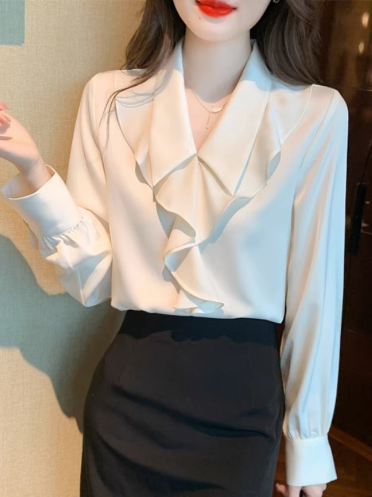 雪纺衬衫女春秋2025年新款法式设计感荷叶边衬衣白色v领长袖上衣
