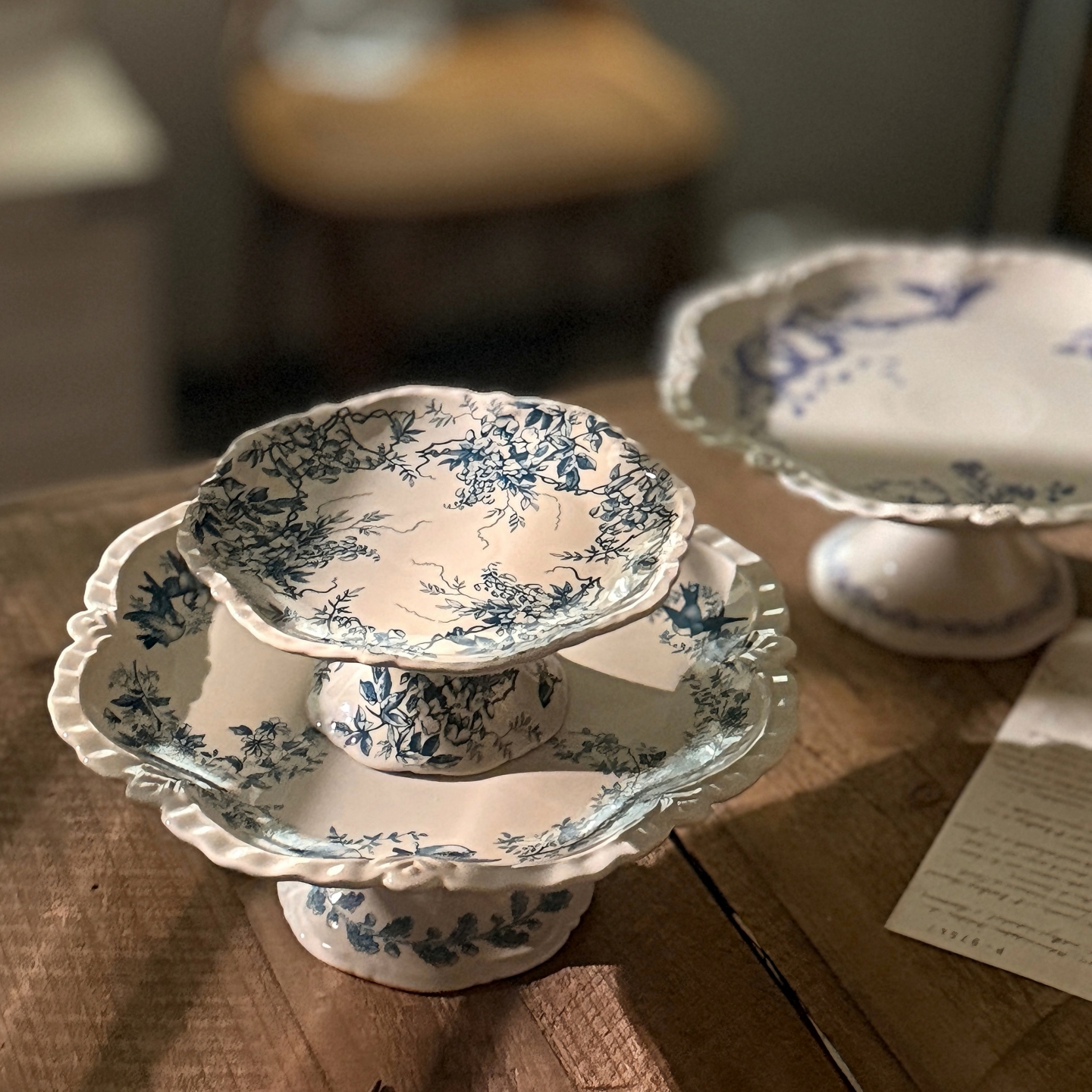 中古法式花边陶瓷高脚果盘圆形蛋糕点心盘复古黑瓷甜品碟餐盘菜盘