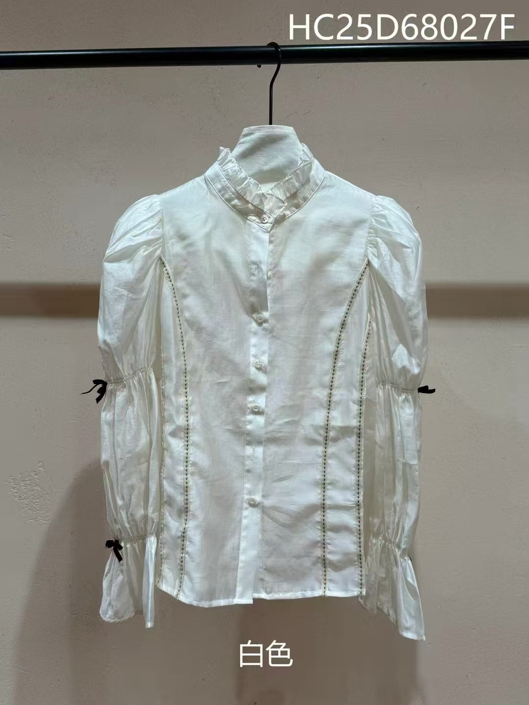 专注中高端女装清货2025年冬季款Hui+木耳边领时尚精致独特衬衫