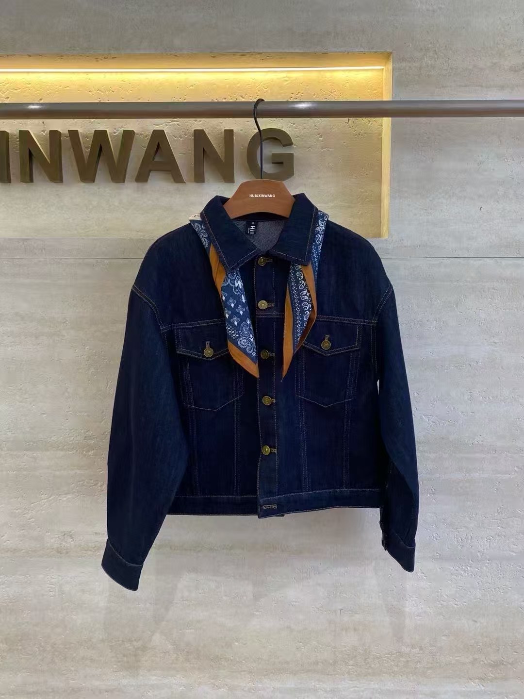 专注中高端女装清货2025年冬季款Hui+时尚洋气显瘦百搭牛仔外套