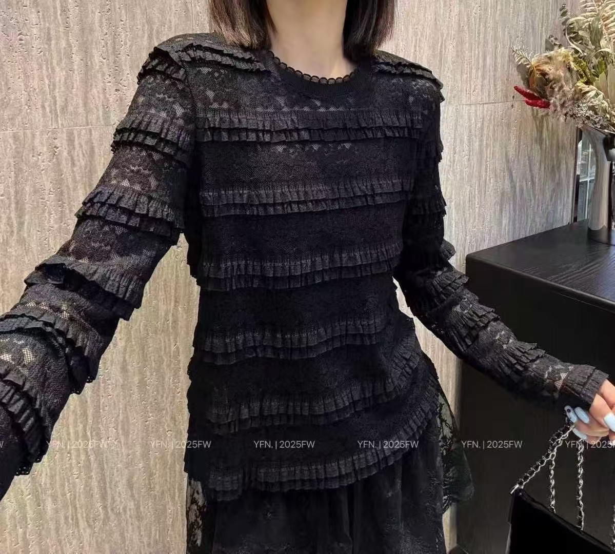 专注中高端女装清货2025年冬季款Li+时尚洋气显瘦百搭显瘦上衣