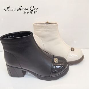 红冠雀女鞋2025冬季新款时尚百搭女短靴粗跟休闲舒适时装靴8812-9