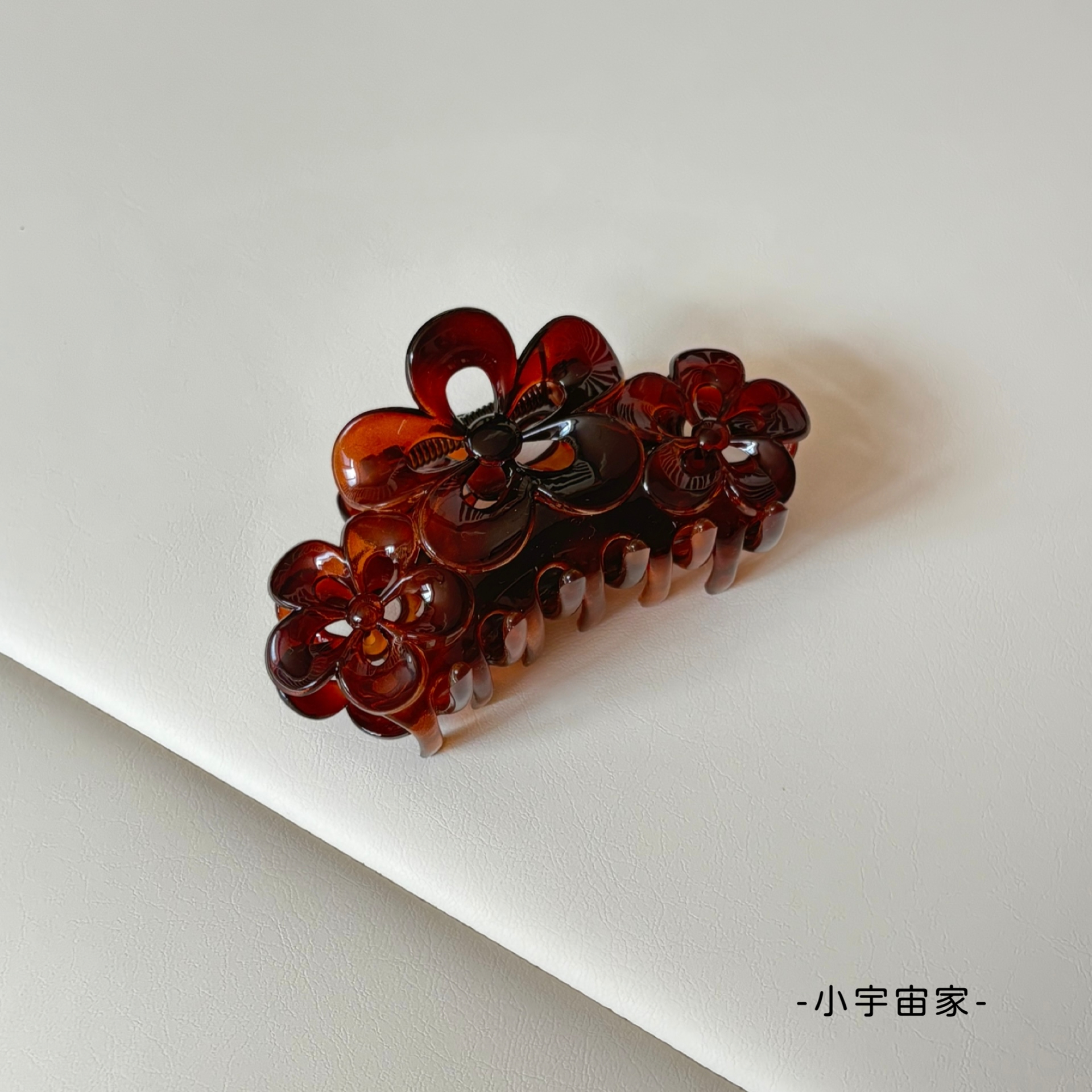 欧洲Cama*ii同款镂空花朵抓夹博主复古大号玳瑁发抓盘发鲨鱼夹女