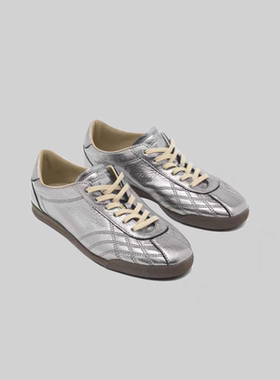 西班牙MD女鞋2025春夏新款复古银色时尚圆头休闲系带金属感德训鞋