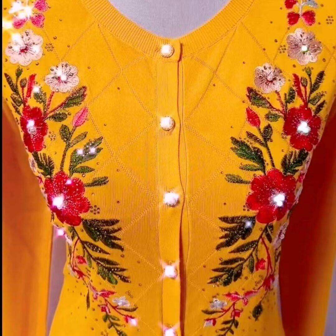 新款刺绣圆领针织毛衣开衫宽松显瘦上衣中老年妈妈奶奶弹力女装