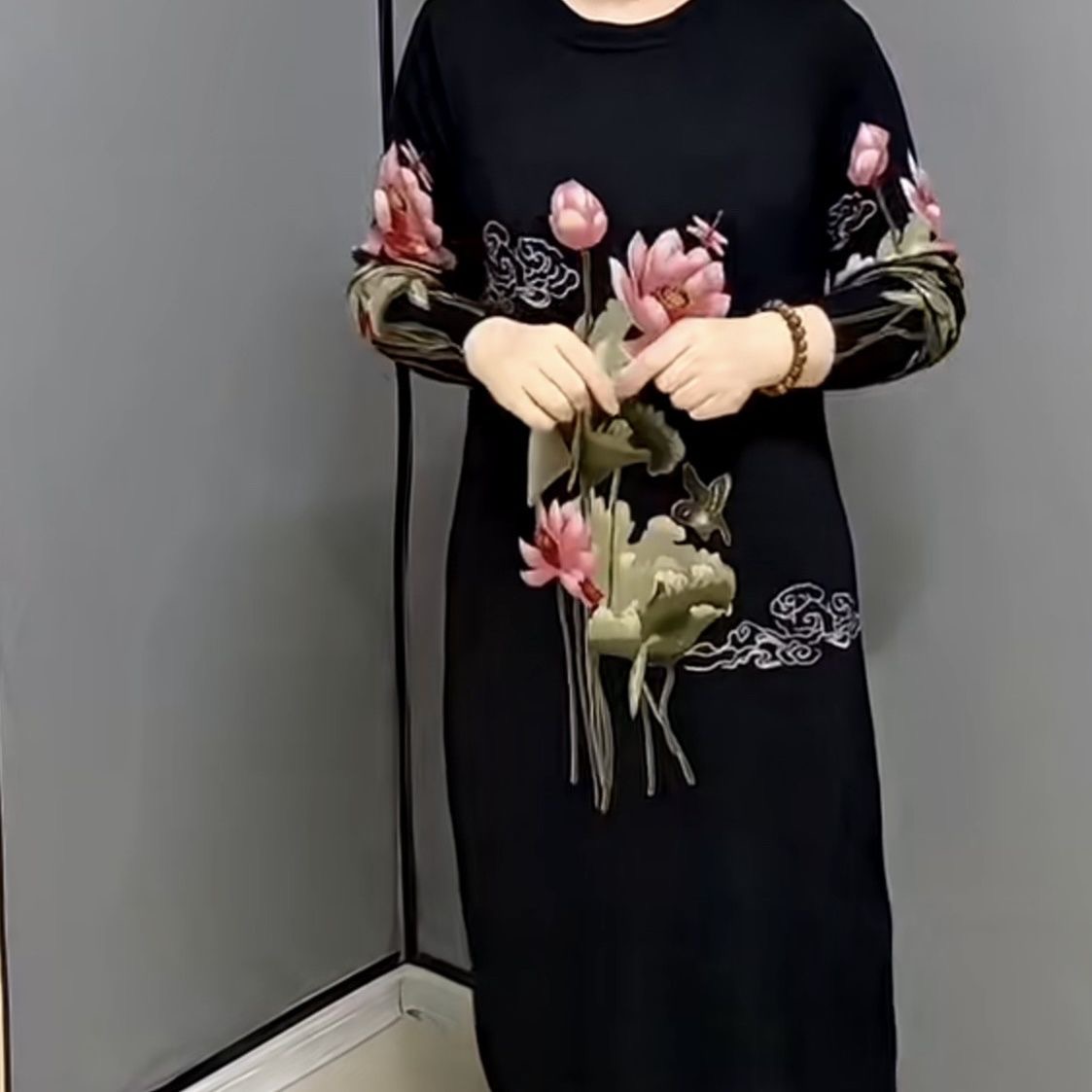 妈妈装秋冬中长款遮臀洋气时尚连衣裙中年女宽松