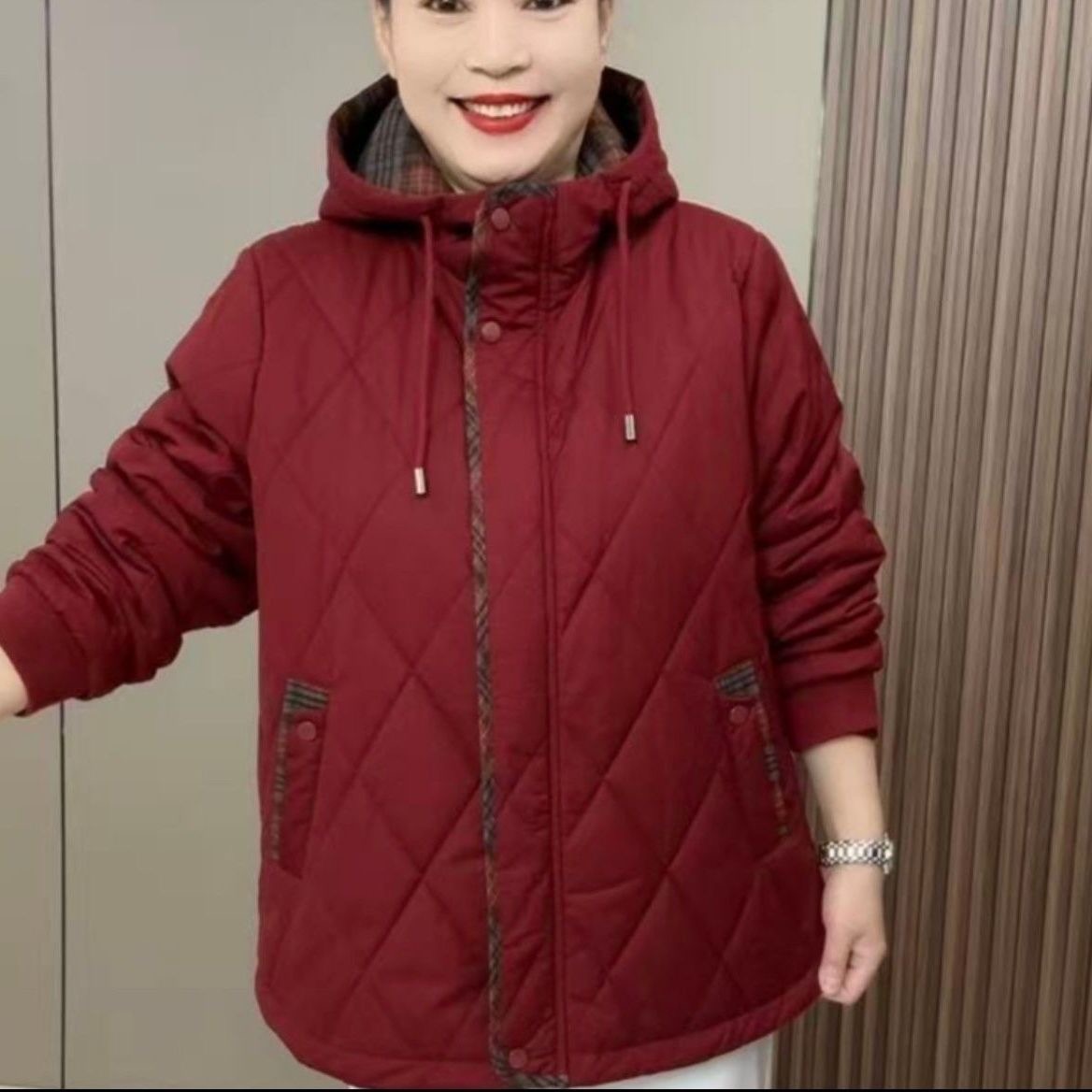 中老年女装连帽棉服外套加厚保暖宽松大码妈妈装冬季棉袄