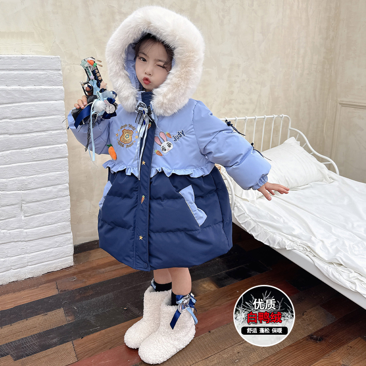 女童兔子警官绒服新国标90白鸭绒