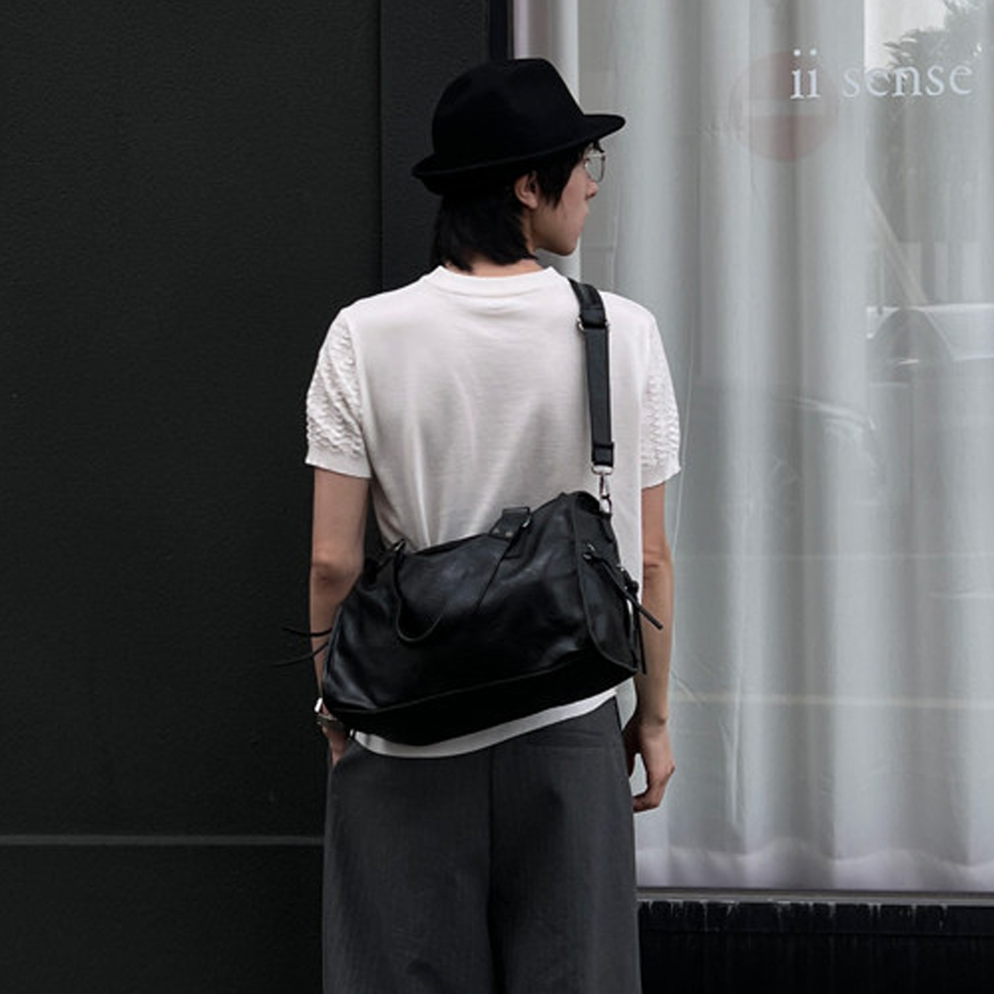 NIN高级感暗黑系原宿复古枕头包单肩斜挎pu街头机车通勤男女生ins