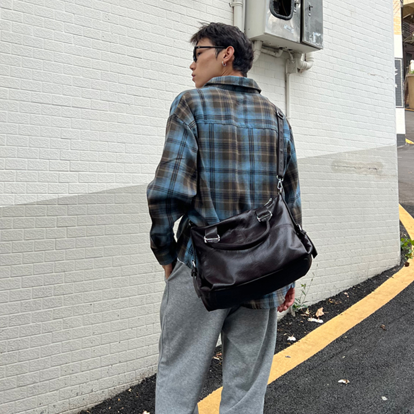 NIN小众时髦原宿复古时髦腋下手提通勤公文包男女邮差包皮质街头