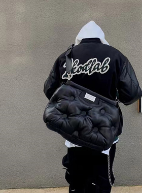 NIN慵懒风高街轻奢个性男女羽绒云朵包太空棉枕头软皮斜挎大包潮