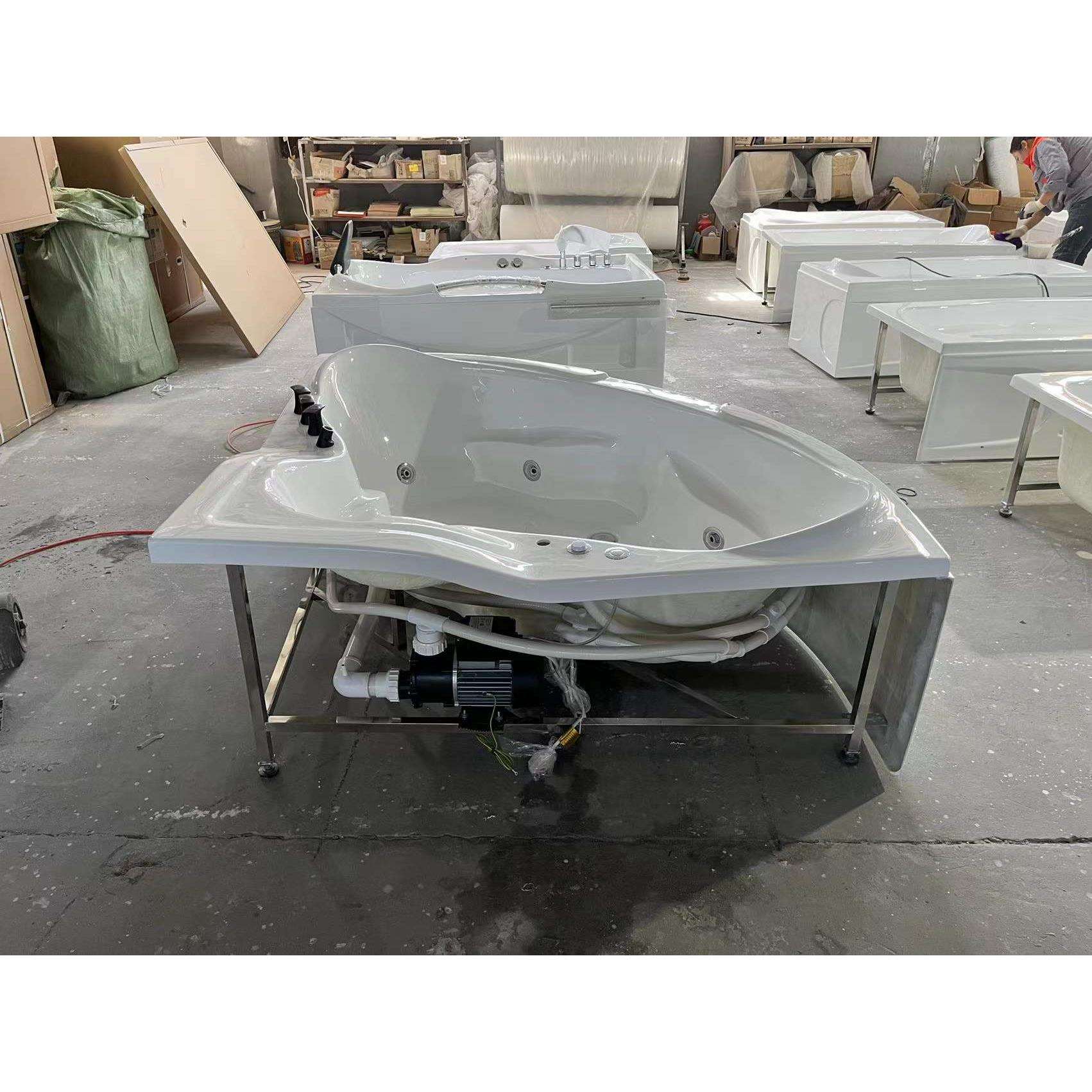 工程款无缝拼接三角按摩亚克力小户型按摩浴缸厂家可做嵌入式