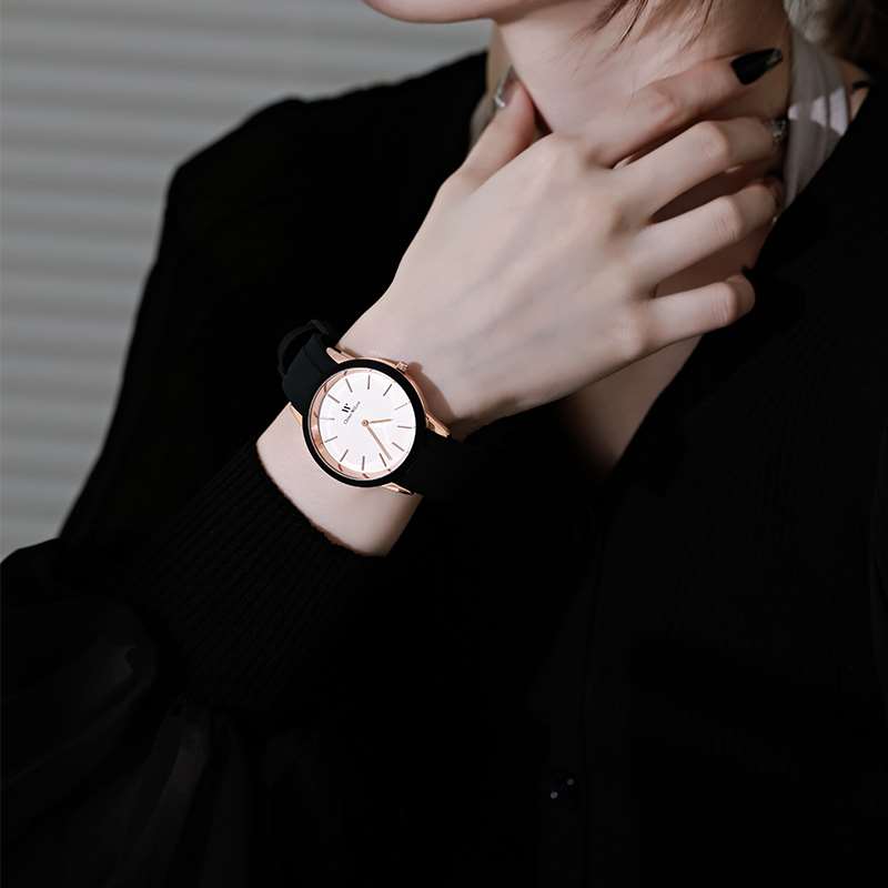 手表女2022年新款ins风韩版简约气质硅胶带手表男士女士情侣一对