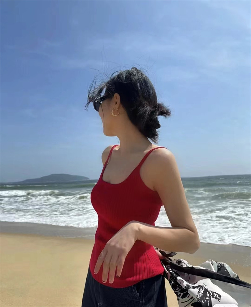 螺纹坑条刺绣针织吊带背心