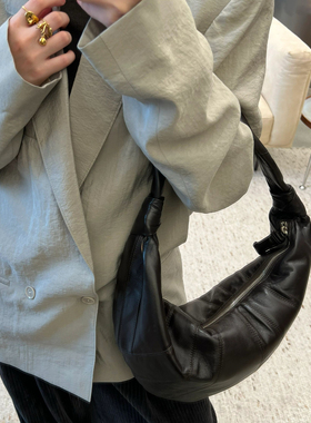 THREE新品网红同款时尚百搭暗黑车缝线设计牛角包手提包包