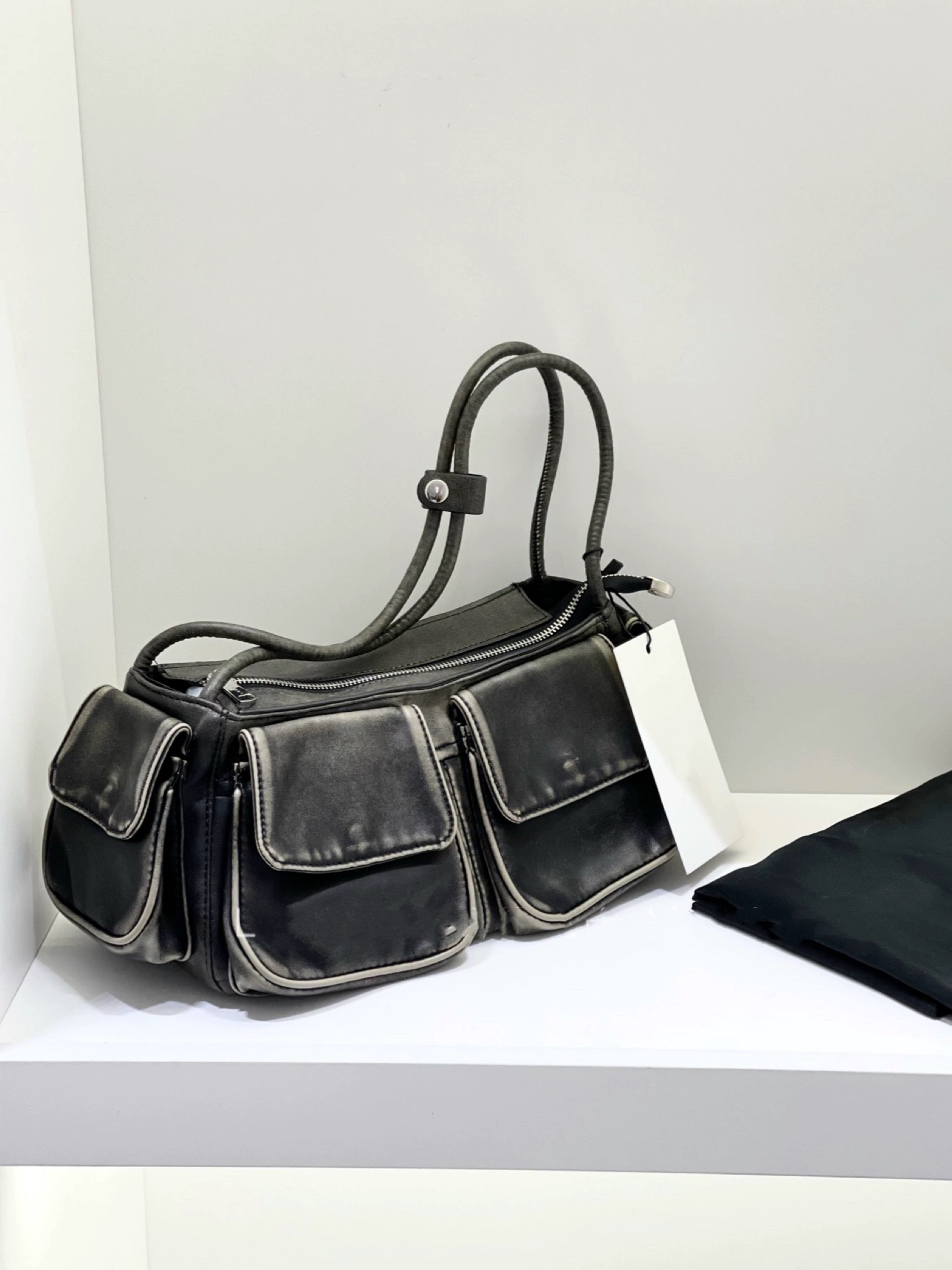 擦色多口袋设计单肩腋下包