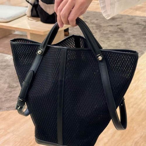 THREE新品网红同款时尚百搭暗黑镂空水桶设计凹造型手提单肩包包