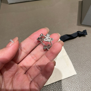 满钻斜镶三土星戒指精镶镂空平面星球食指戒指环