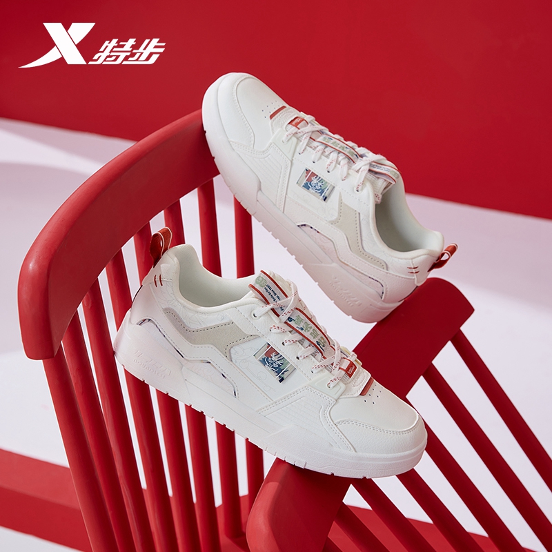 特步新春系列板鞋无界低帮休闲鞋