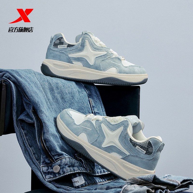 特步情侣丹宁风面包鞋