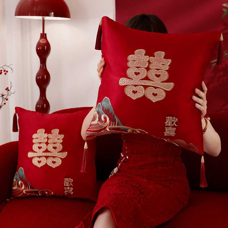 结婚抱枕一对婚庆婚房床头靠枕靠垫中式婚礼客厅红色刺绣喜字喜枕