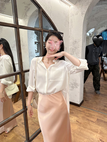 醋酸衬衫单口袋白领简洁又美又飒