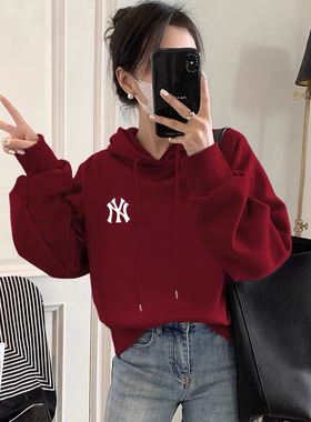 设计感小众秋冬新款2024加绒加厚套头连帽红色卫衣女短款宽松韩版