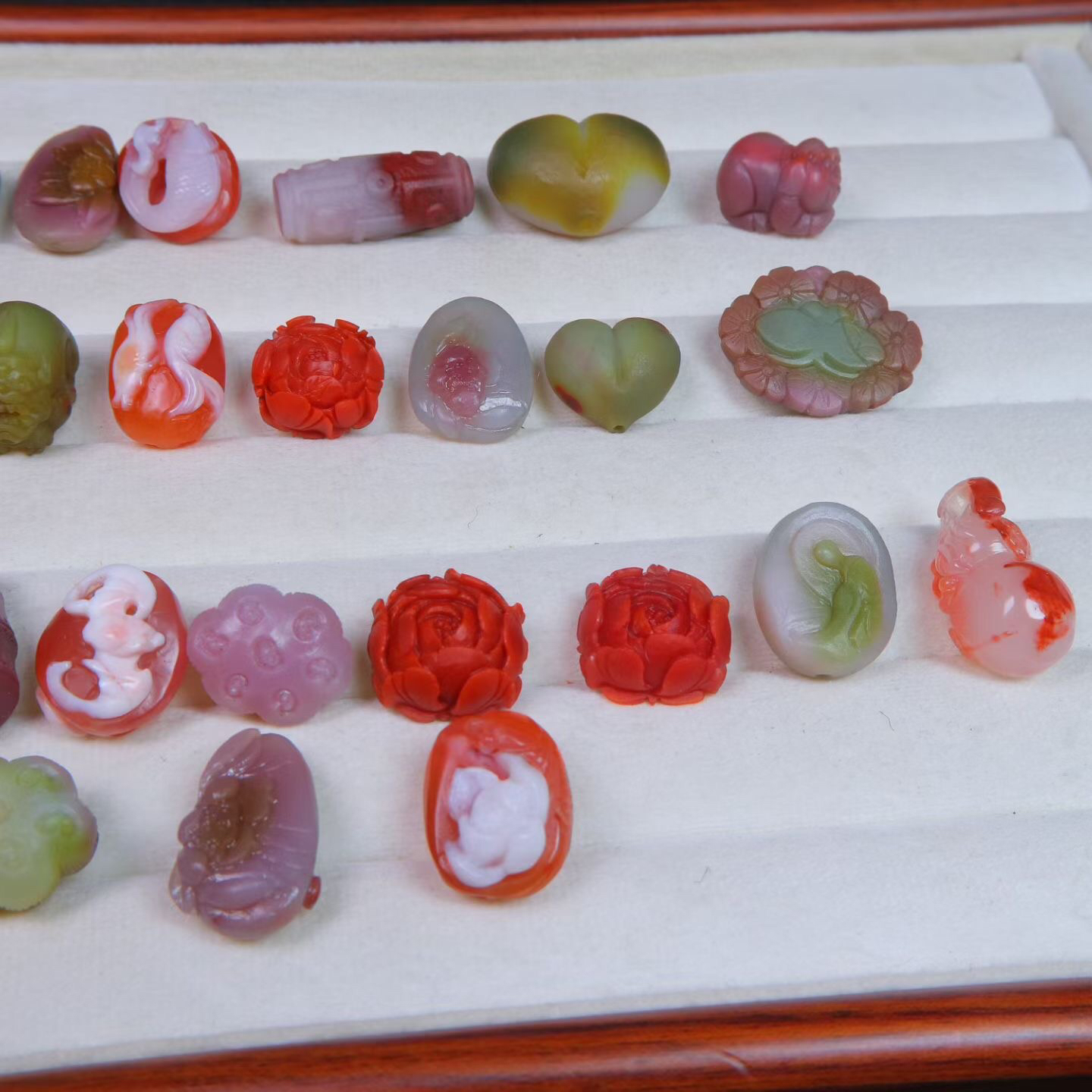 盐源玛瑙牡丹莲花唐马弥勒佛平安扣吊坠小牌子三通配饰珠