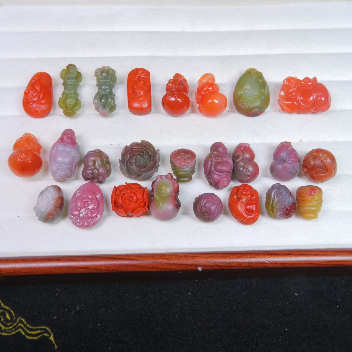 盐源玛瑙牡丹莲花唐马弥勒佛平安扣吊坠小牌子三通配饰珠