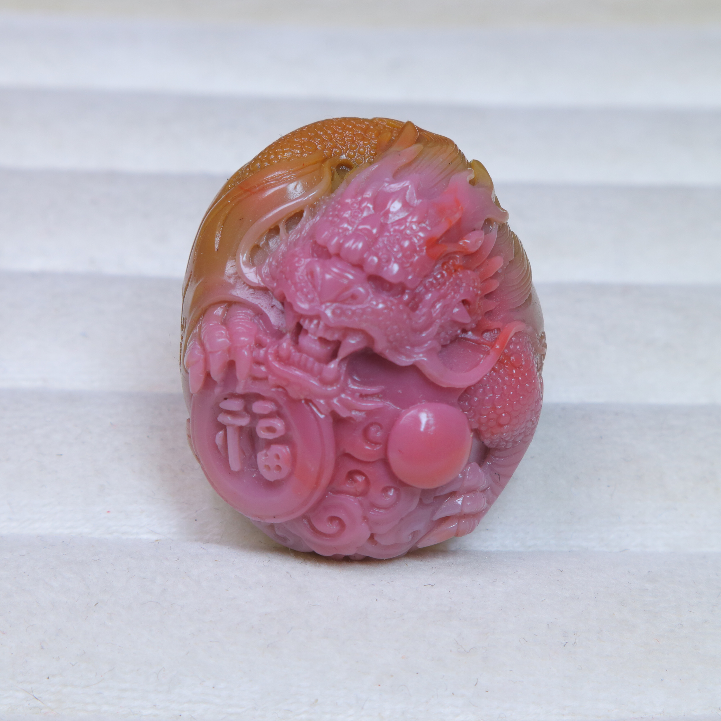 四川凉山盐源玛瑙十二生肖龙苏工巧雕吊坠毛衣链送妈妈闺蜜礼物