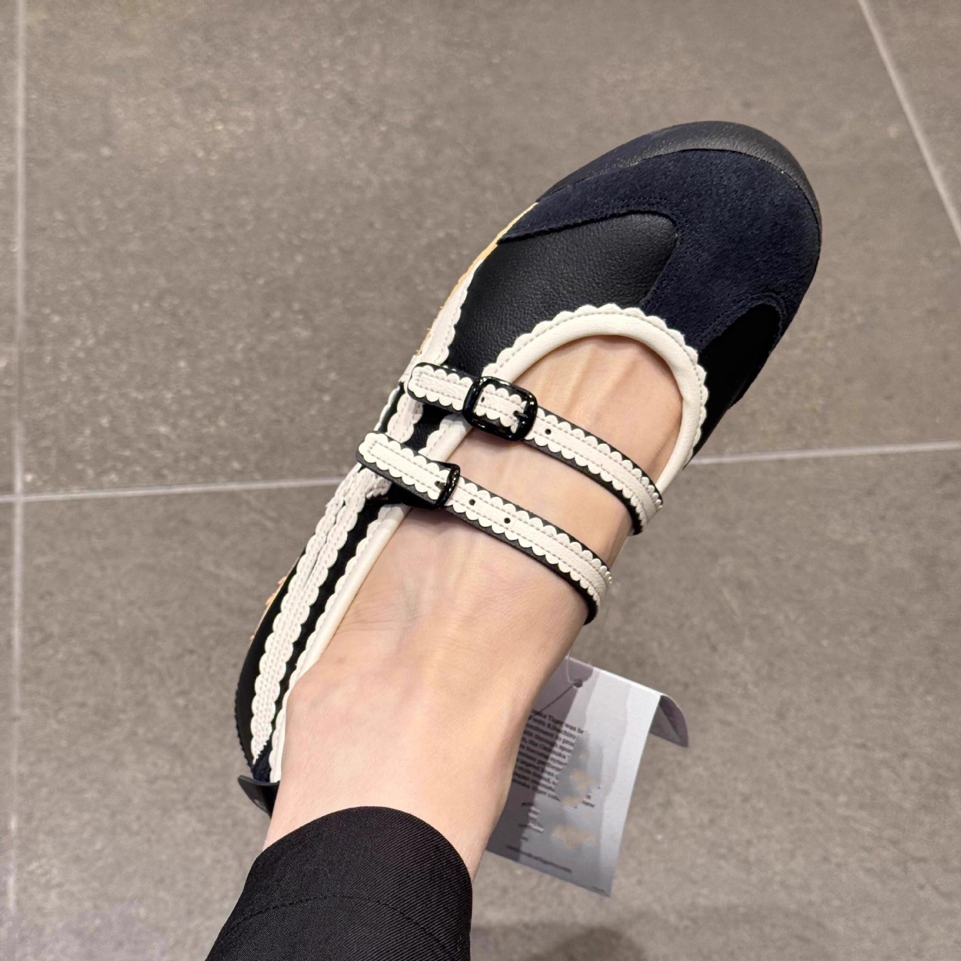 2026早春新款鬼家双扣带玛丽珍鞋女平底芭蕾舞鞋黑白拼色休闲单鞋,女鞋,时尚芭蕾鞋,淘宝优惠券,粉丝福利购,淘宝优惠卷