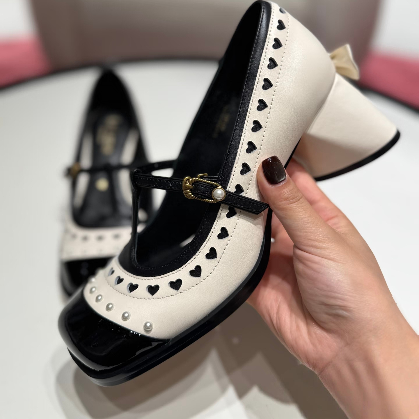 2025春秋新款爱心珍珠装饰玛丽珍