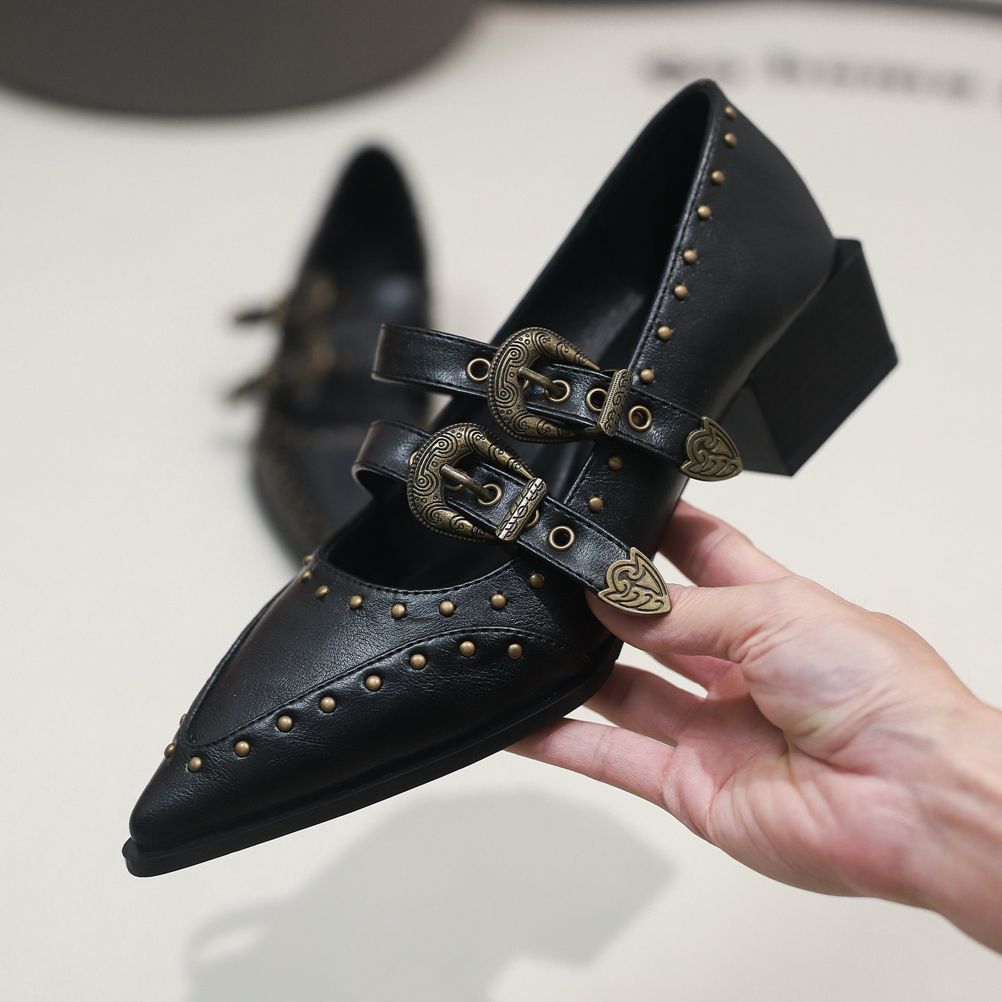 法式朋克尖头铆钉玛丽珍鞋